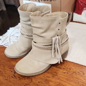 Stylish Tan Kids' Boots with Fringe